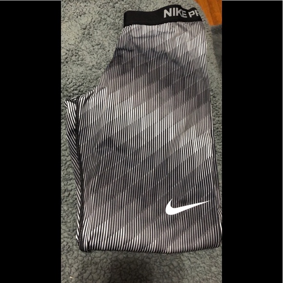 Nike pro leggings🤩🤩 - Picture 1 of 2